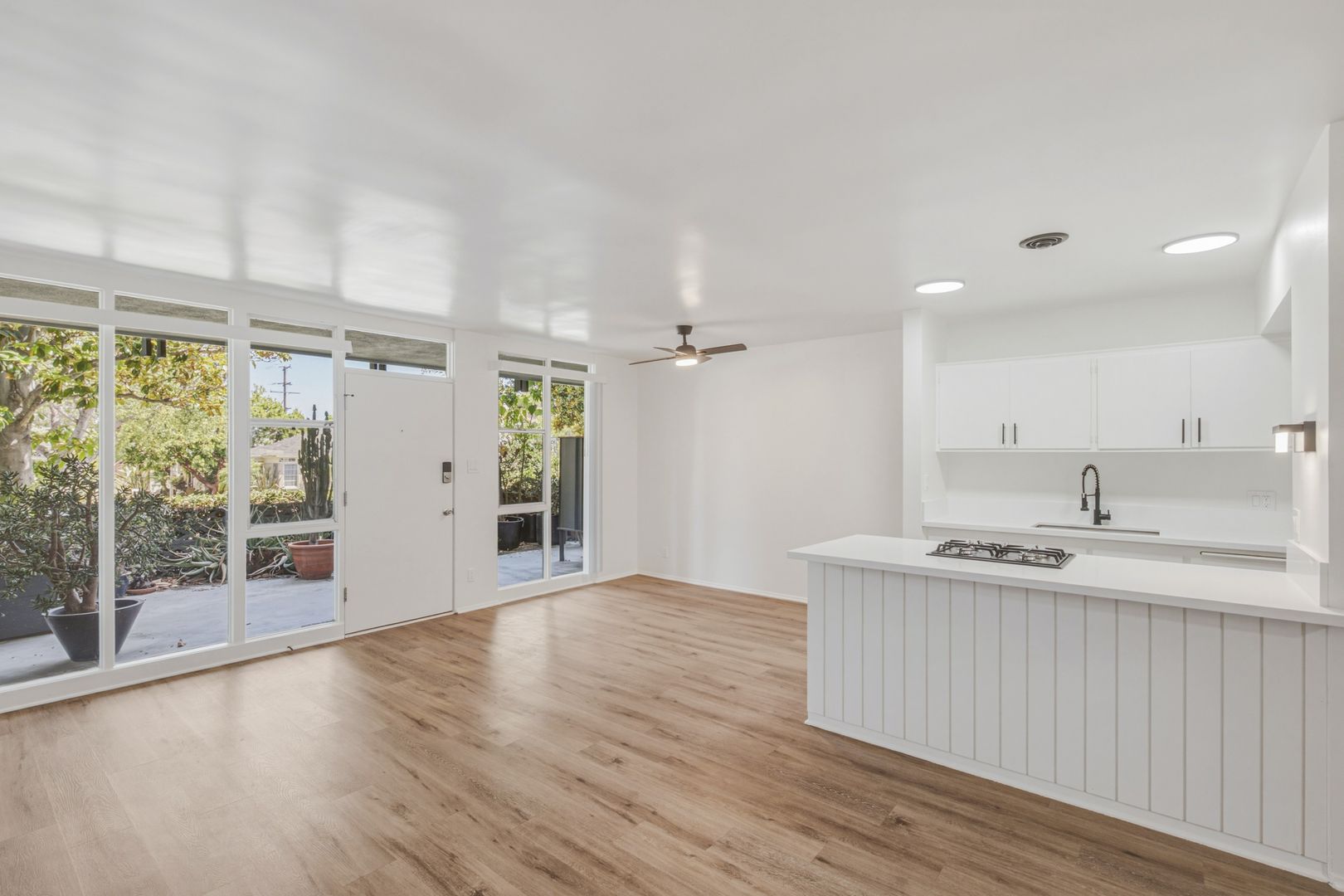 Los Angeles Apartment: 13001 – 13019 Montana Avenue