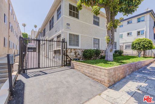 Updated Upper Unit 2 bed 1 bath with Parking + Laundry on Site in Prime Hollywood! – photo 1