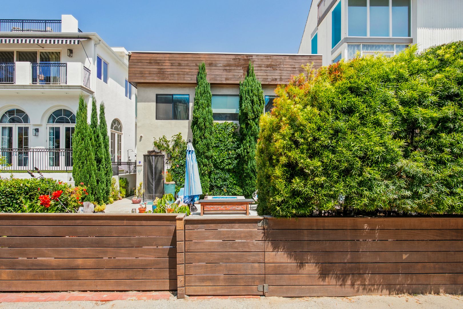 Marina del Rey Apartment: 21-23 Privateer Street