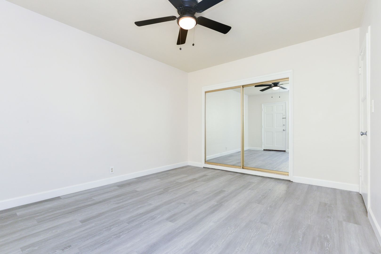 Los Angeles Apartment: 122 S. Berendo Street