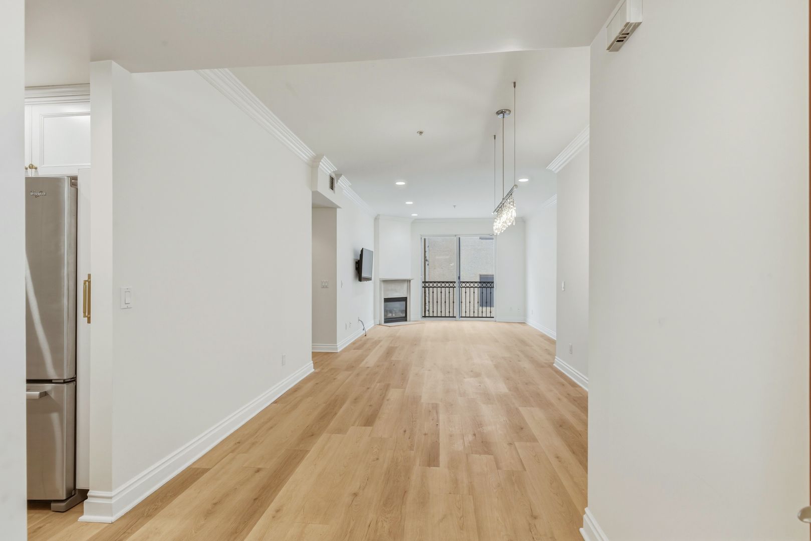 Los Angeles Condo: 1444 S Point View St - Unit 204