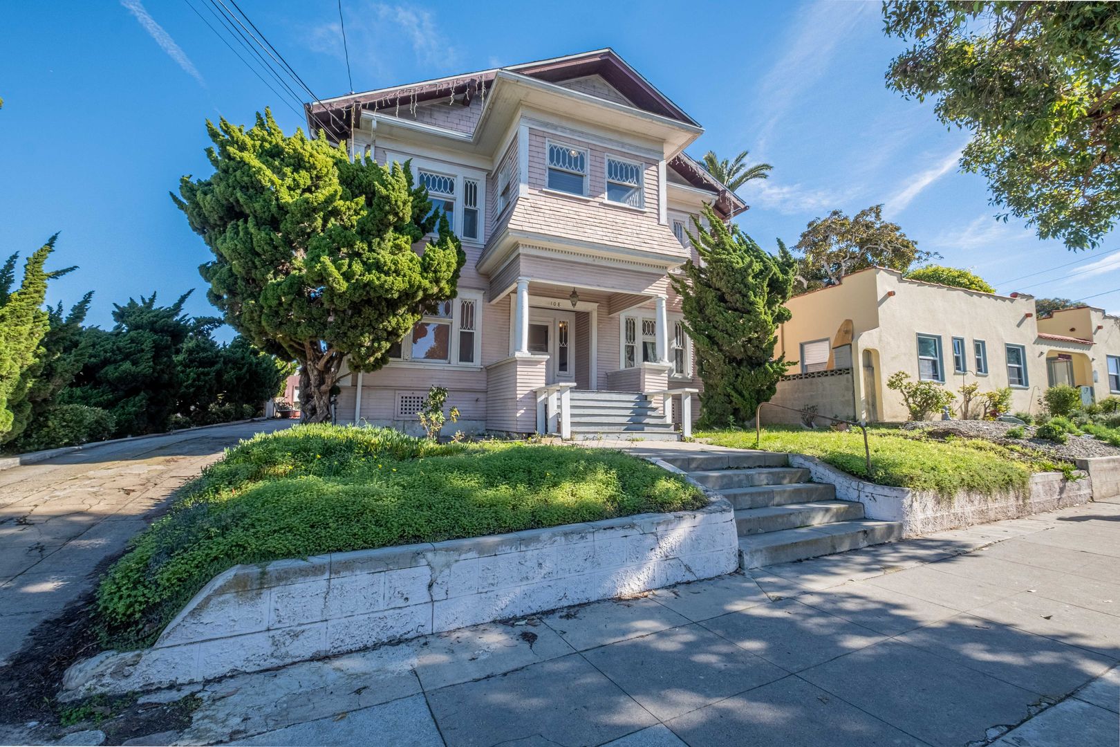 Redondo Beach Apartment: 108 N. Broadway