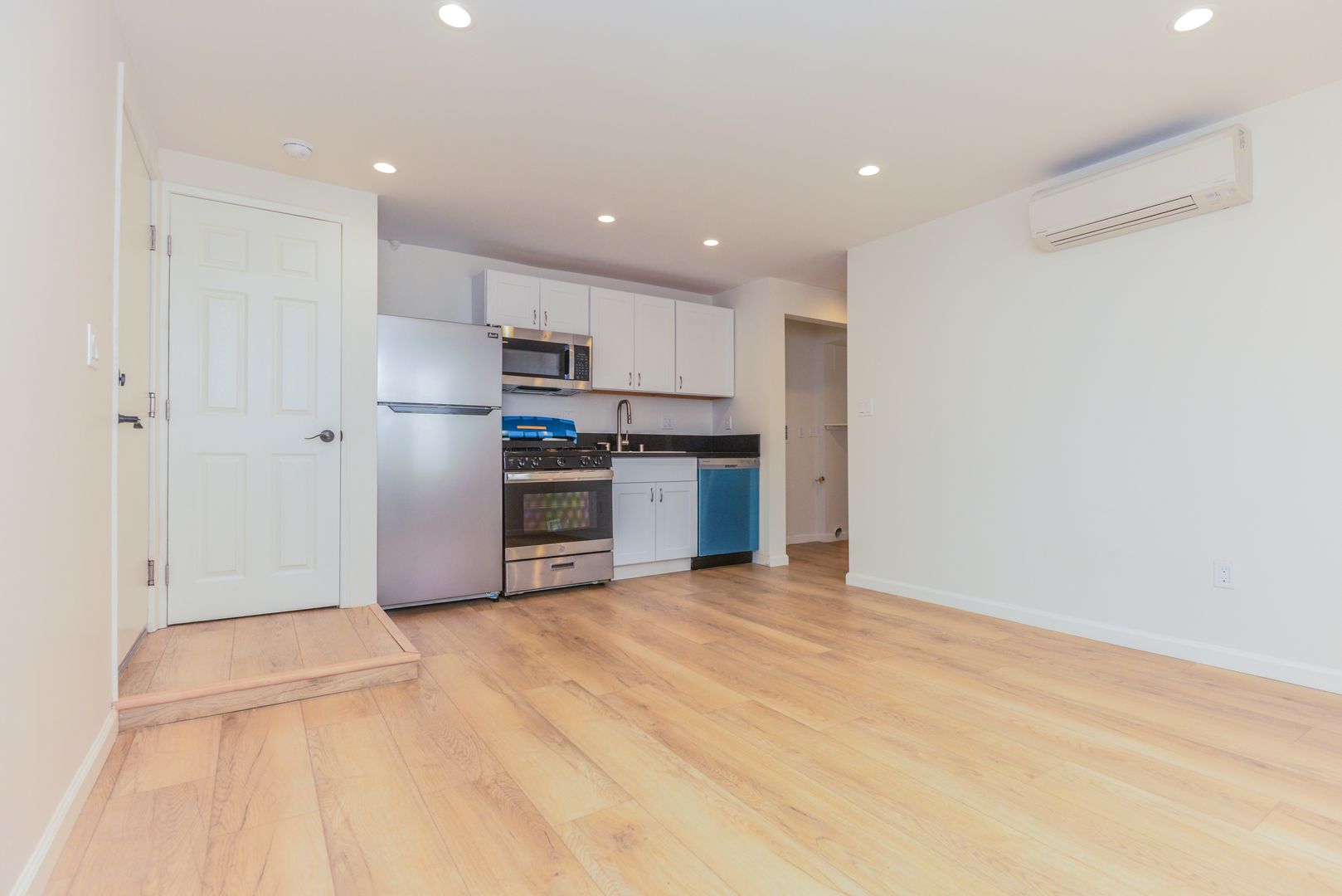 Santa Monica Apartment: 1847-1855 Euclid Street