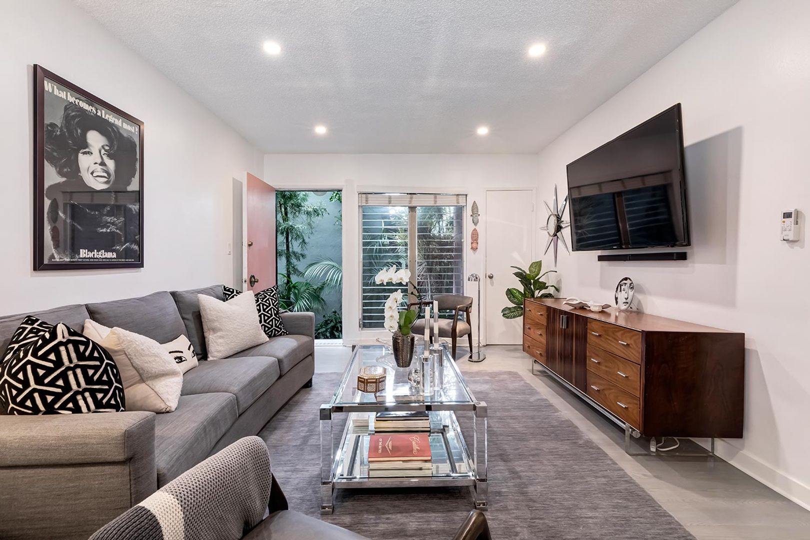 West Hollywood Apartment: 1035 N Sierra Bonita Avenue