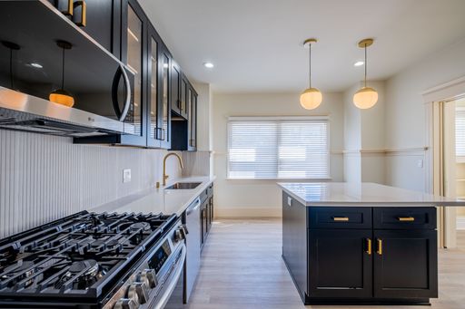Historic Ocean-View Luxury 2 Bed/2Bath (air conditioning + laundry) – photo 1