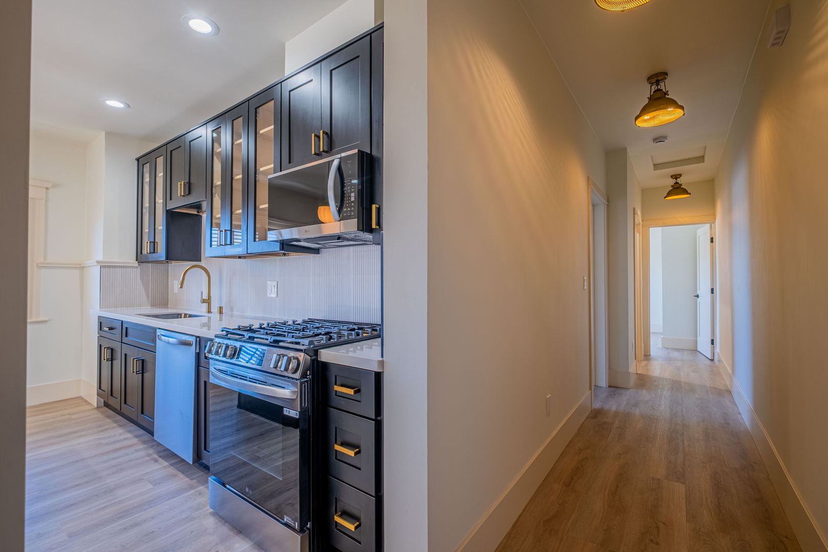 Redondo Beach Apartment: 216-218 N. Catalina Avenue