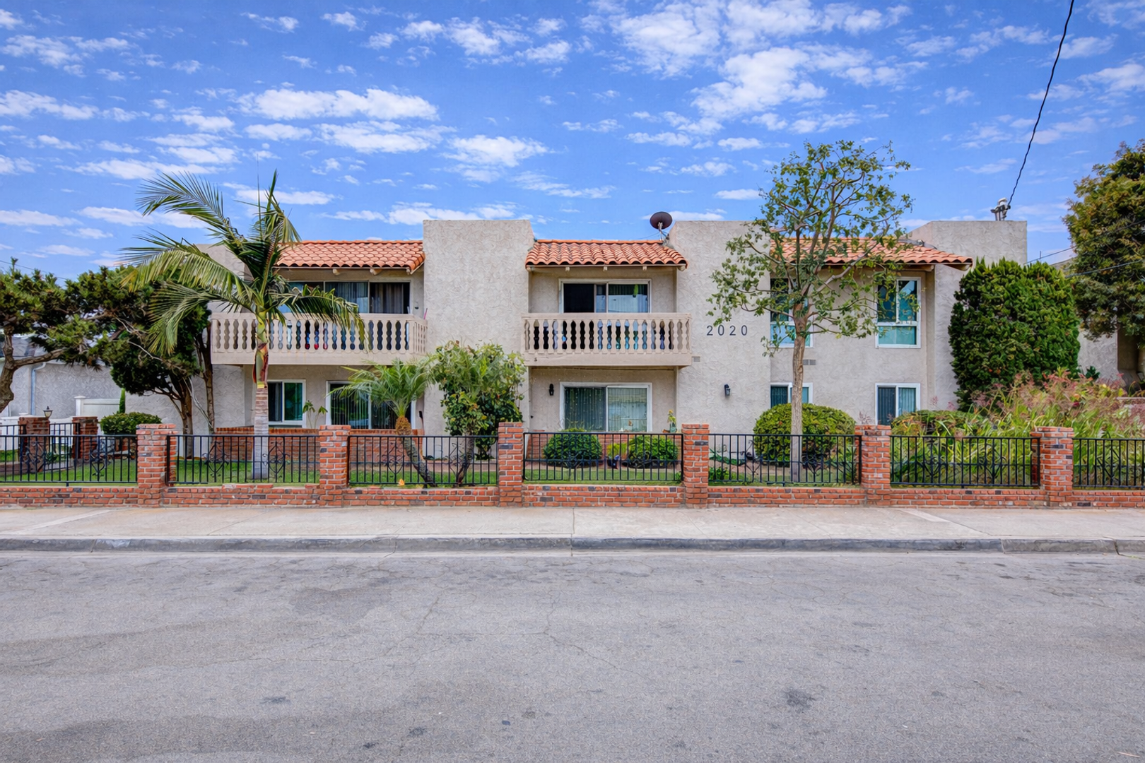 Redondo Beach Apartment: 2020 Graham Avenue