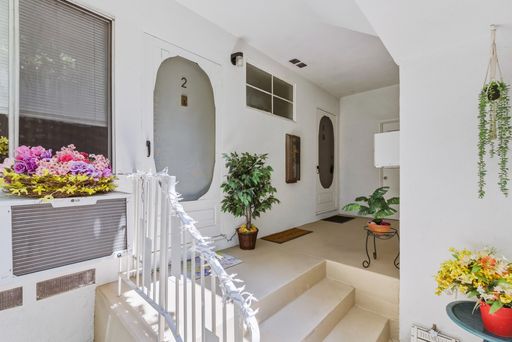 BRIGHT & BEAUTIFUL 1 BED 1 BATH - one month FREE!