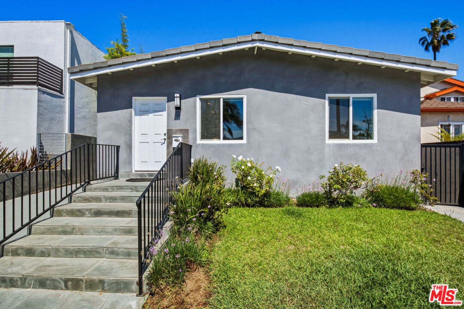 Venice House: 869 Warren Ave