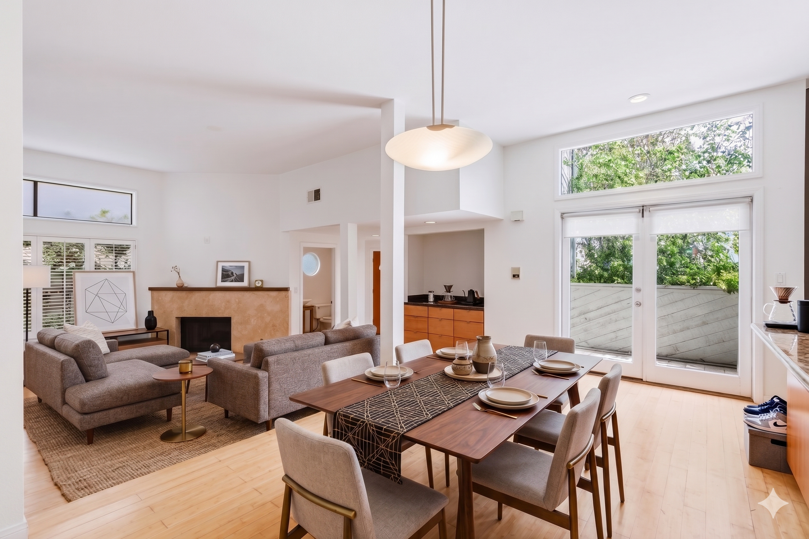 Santa Monica Apartment: 923 17th Street