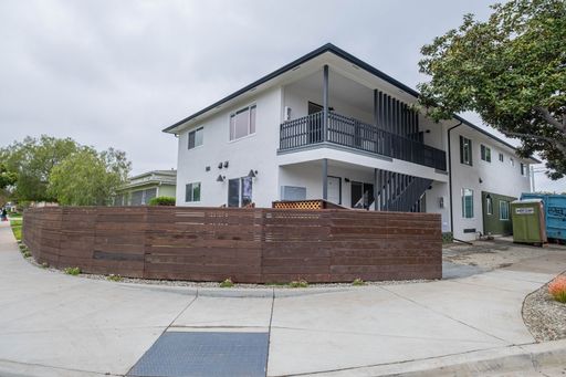 Renovated Luxury 1 Bedroom Apartment – photo 1