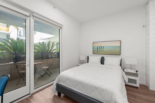 Fall Student Housing Promotion | Fully Furnished - Private Room (Private Space, balcony access) – photo 1