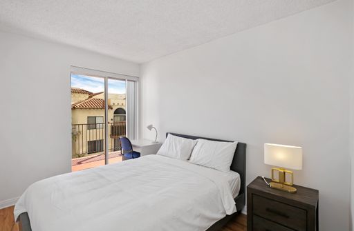 Fully Furnished Student / Intern Housing - Private Room with Shared Bathroom – photo 1