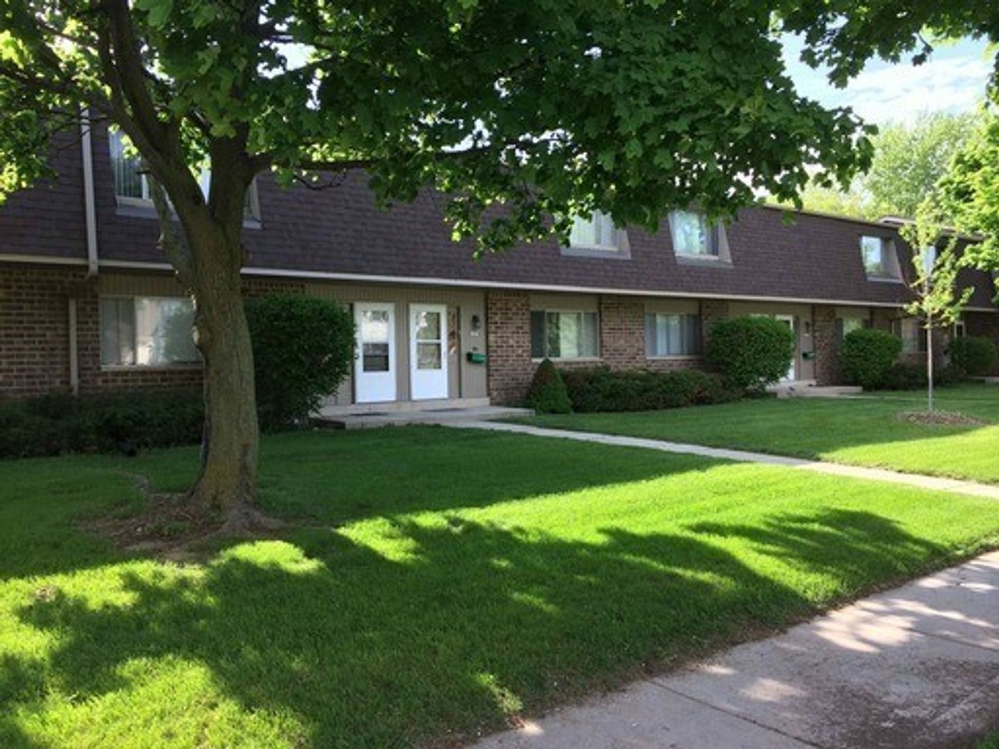 Grafton Townhome: 216 Falls Rd.