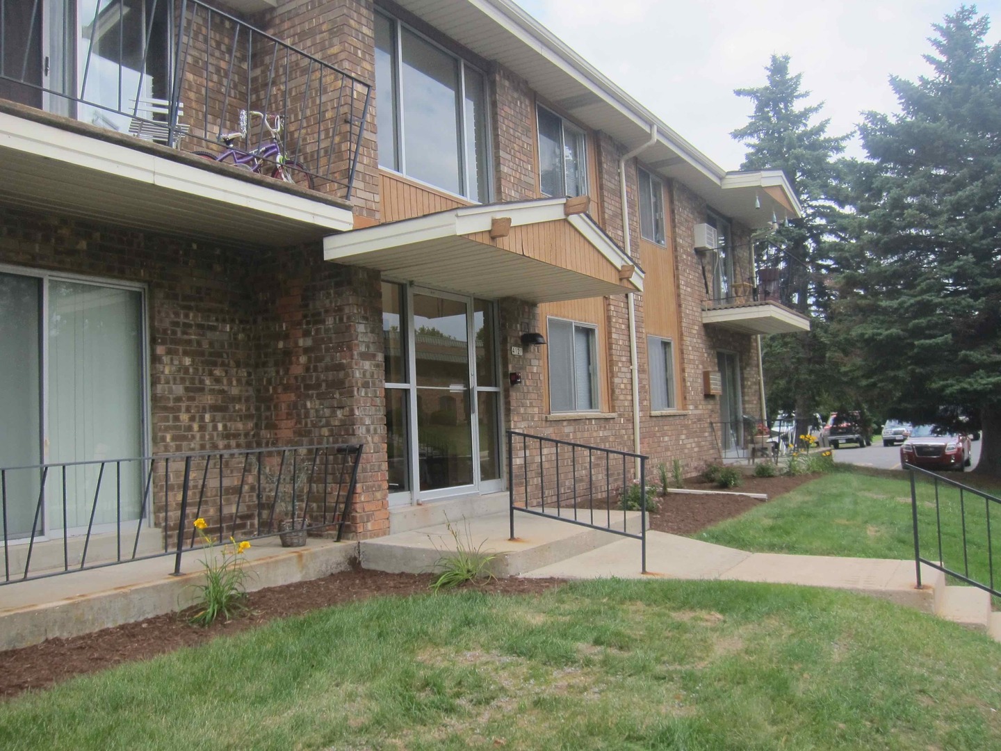 Brown Deer Apartment: 4229 W. Rivers Edge Cir