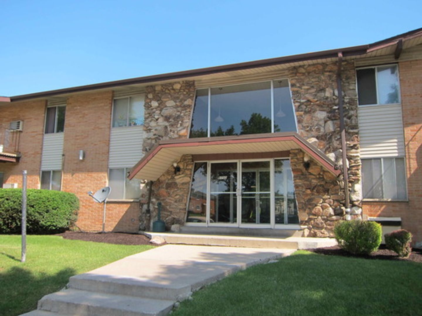 Milwaukee Apartment: 8750 W. Mill Rd.