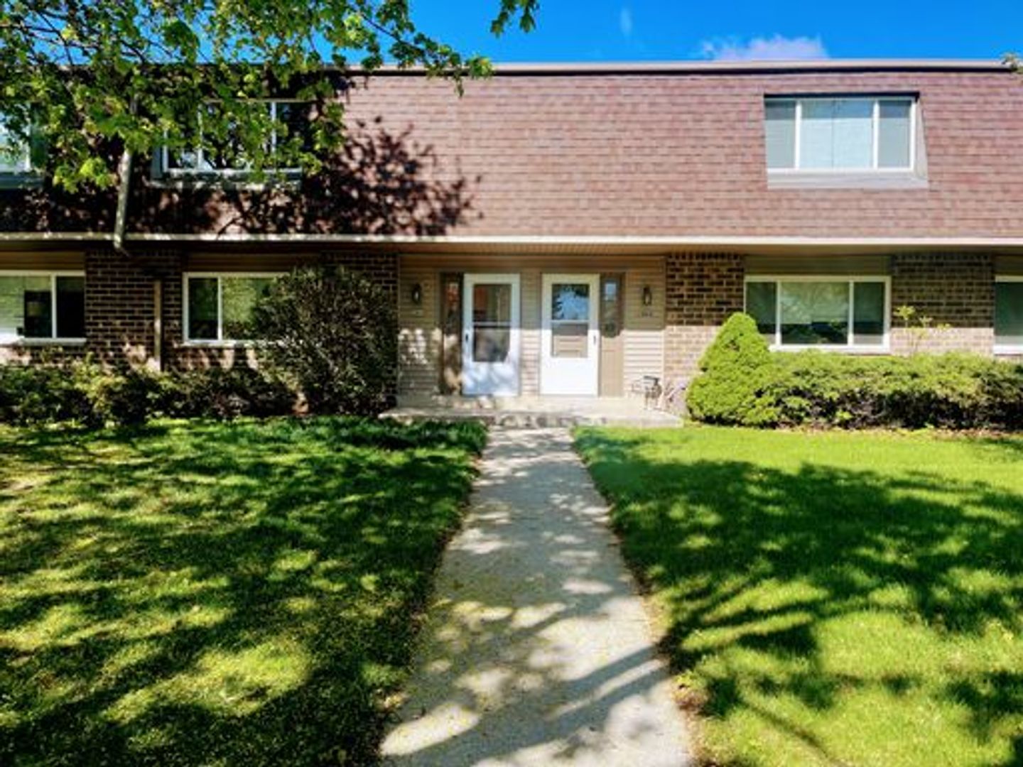 Grafton Townhome: 1815 1st Avenue