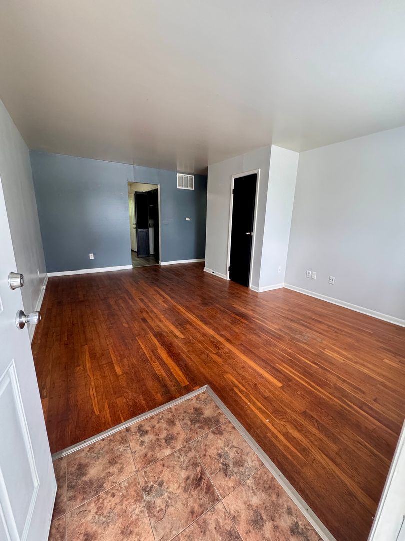 Bloomington Apartment: 345 S Curry Pike