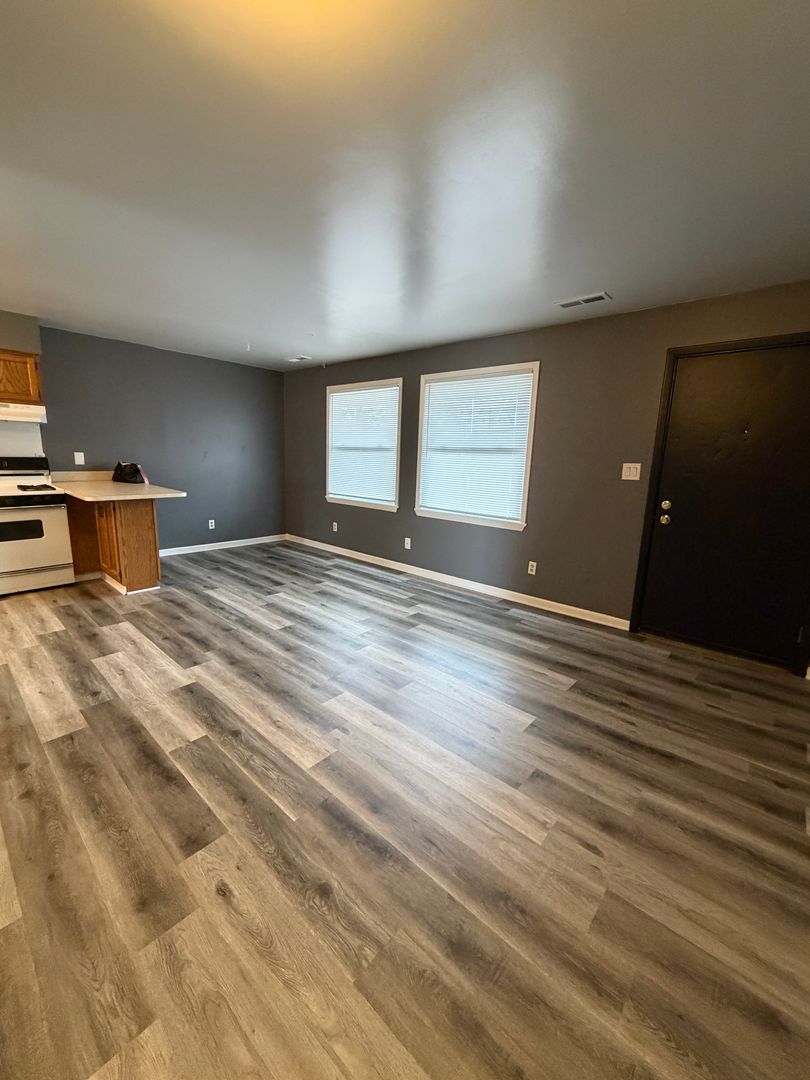 Ellettsville Apartment: 599 E. Temperance