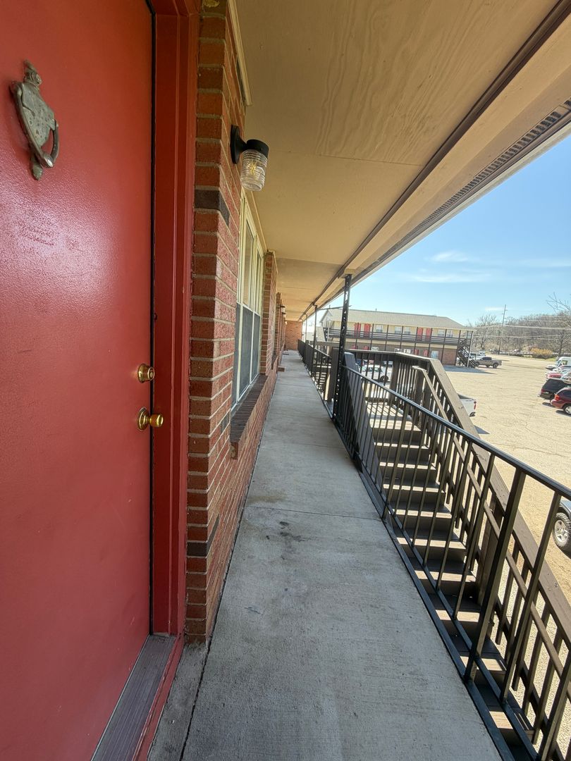 Ellettsville Apartment: 599 E. Temperance