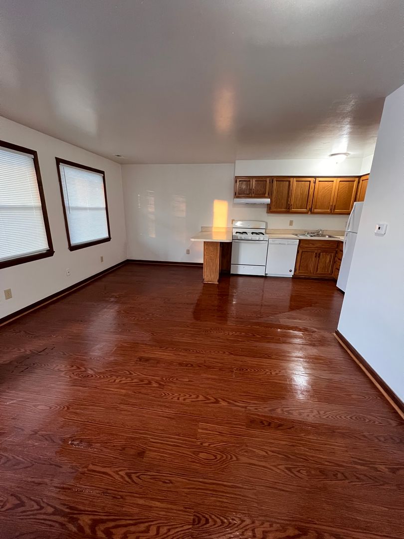 Ellettsville Apartment: 599 E. Temperance