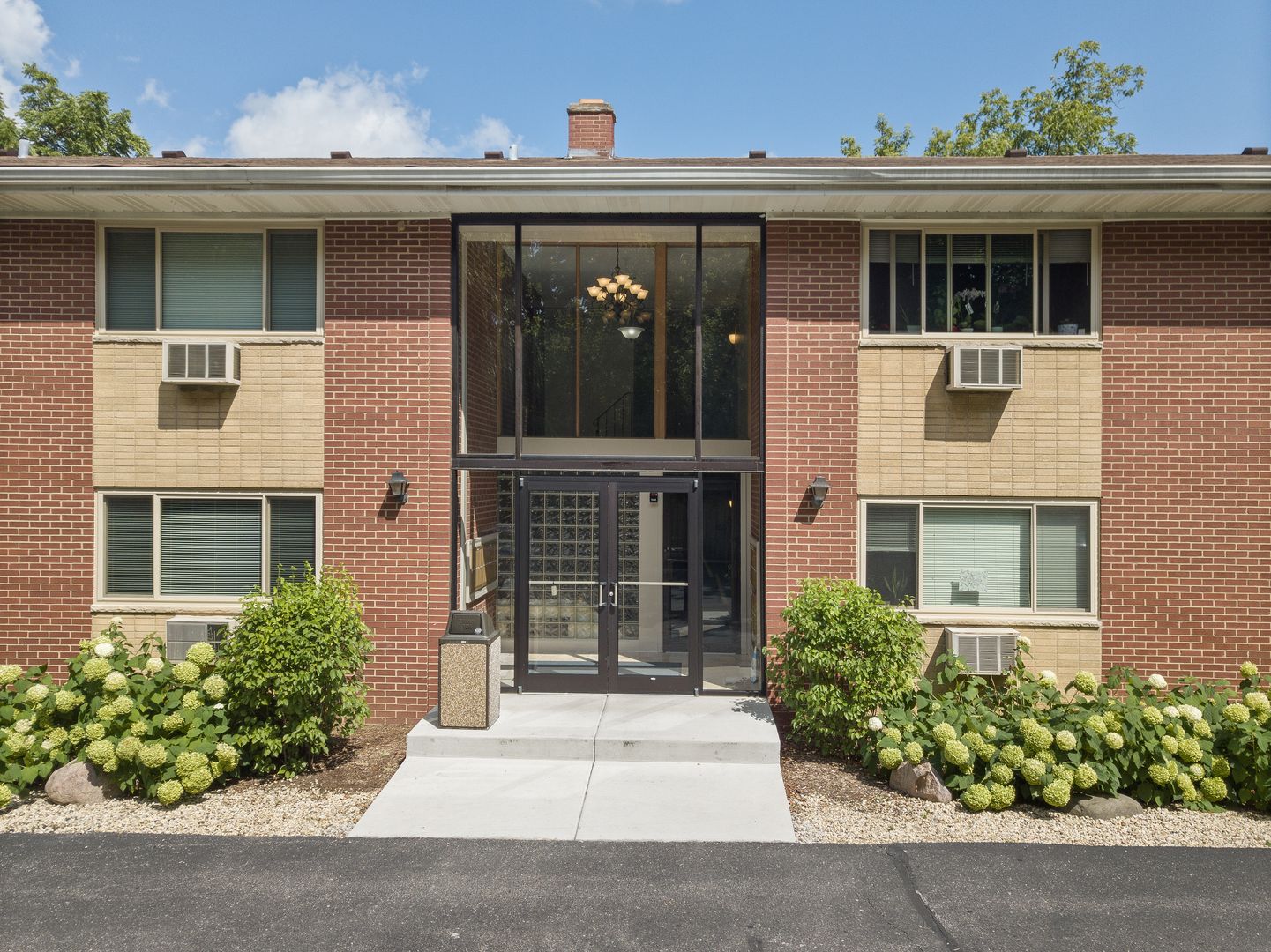 Libertyville Apartment: 709 W Park Avenue