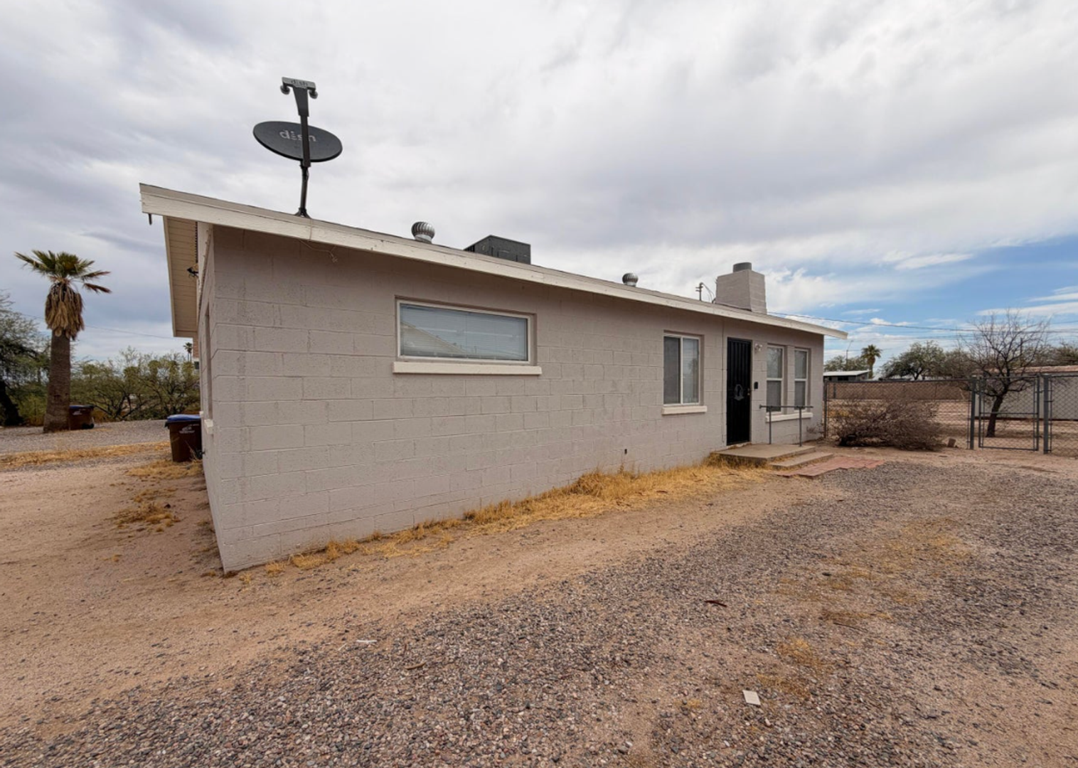 Florence House: 211 S Desoto St