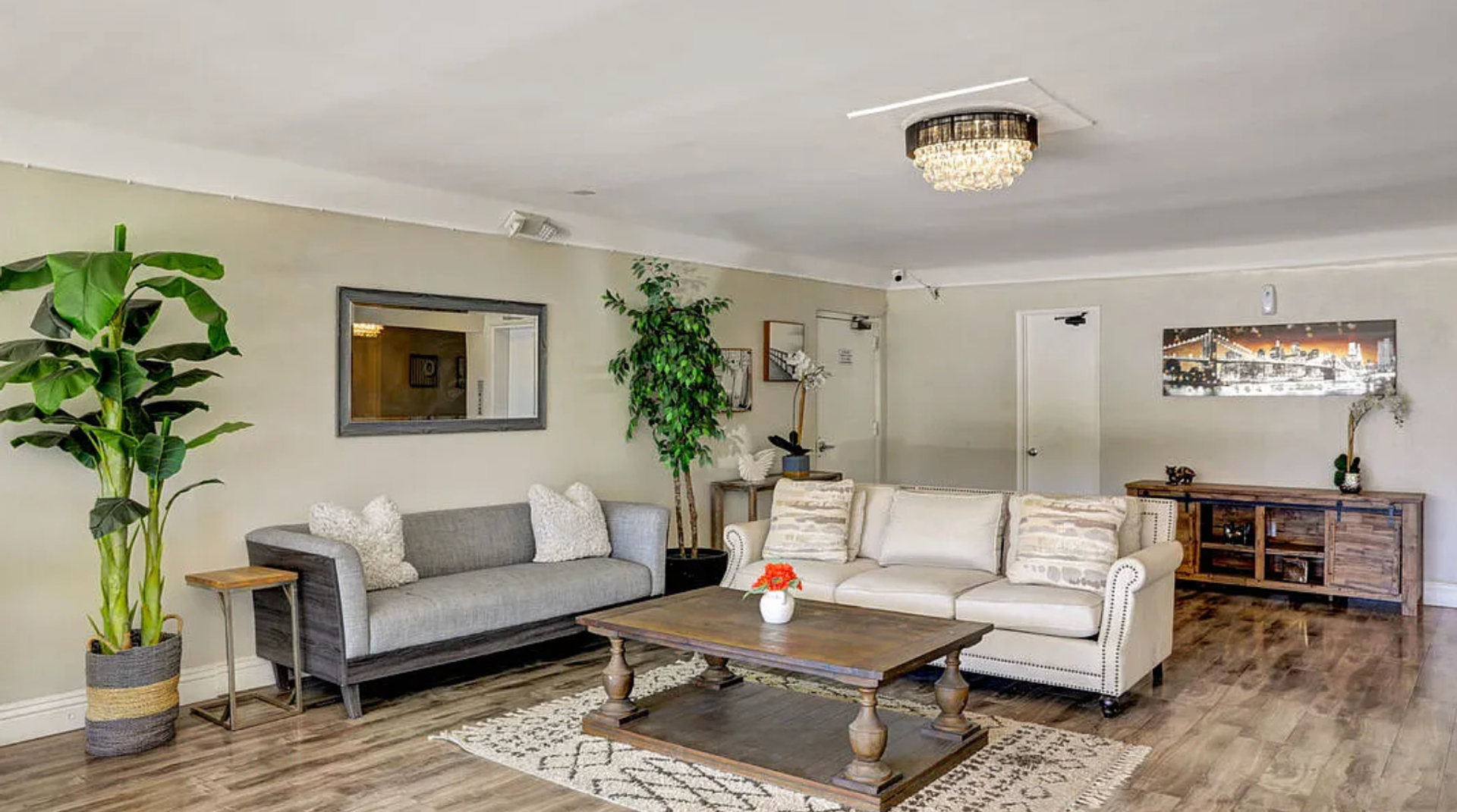 Valley Village Apartment: 12325 Chandler Blvd