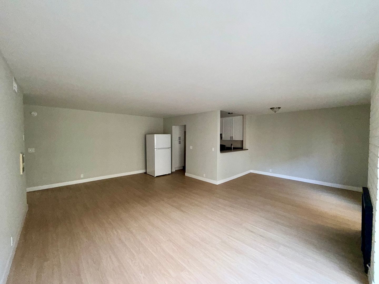 Valley Village Apartment: 12325 Chandler Blvd