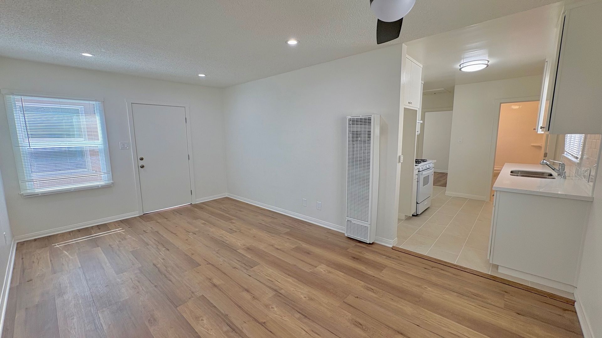 LAWNDALE Apartment: 14516-28 1/2 BURIN AVE.