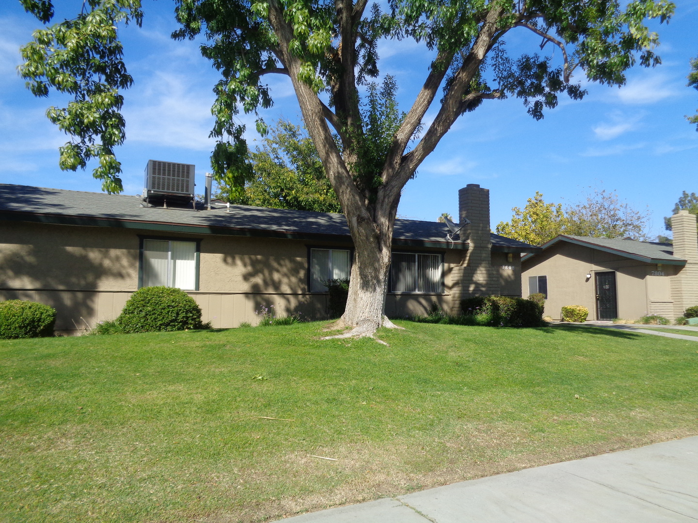BAKERSFIELD Apartment: 7808 N. LAURELGLEN BLVD A - D