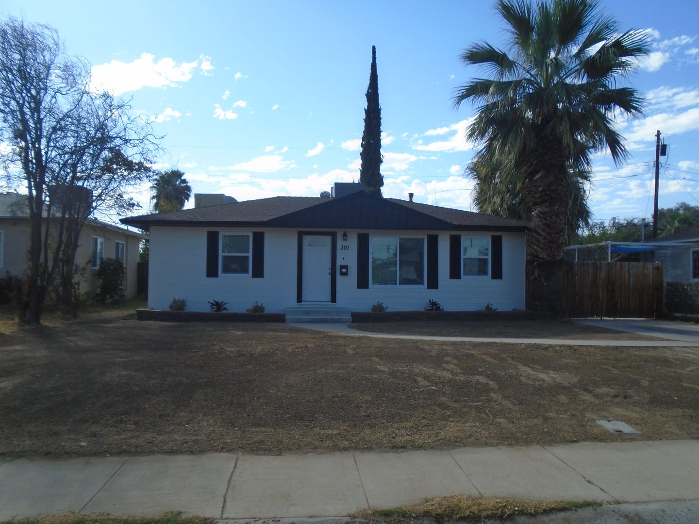 BAKERSFIELD House: 301 GRIFFITHS ST