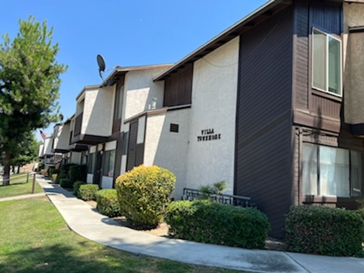 Bakersfield Apartment: 2300 GOSFORD RD #1-9
