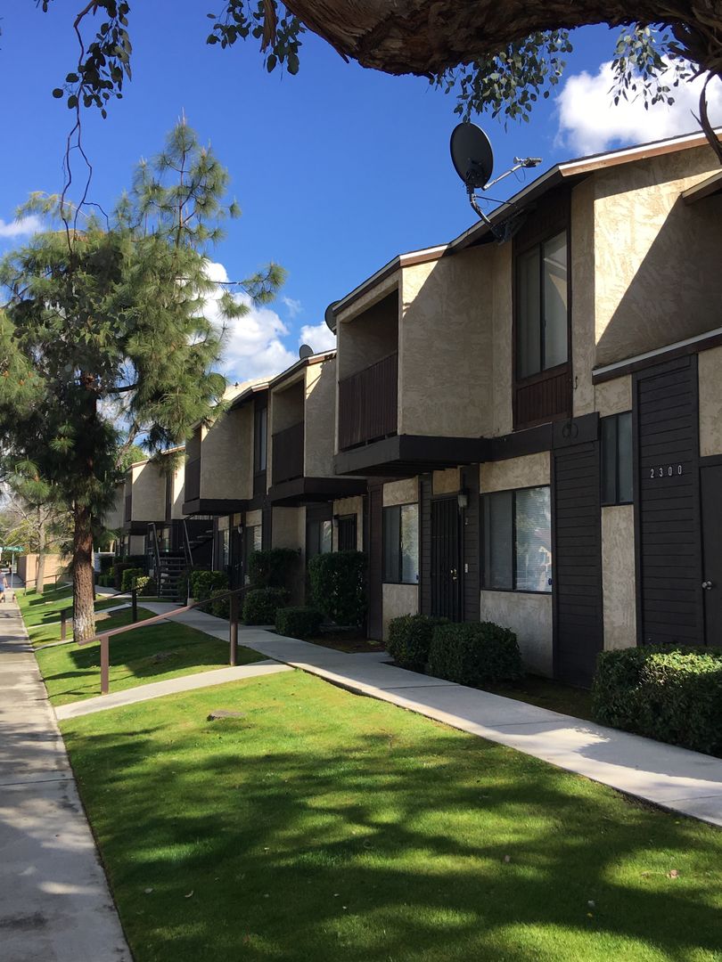 Bakersfield Apartment: 2300 GOSFORD RD #1-9