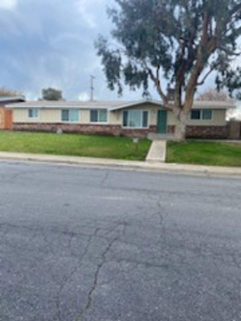 BAKERSFILED House: 3301 DWIGHT STREET