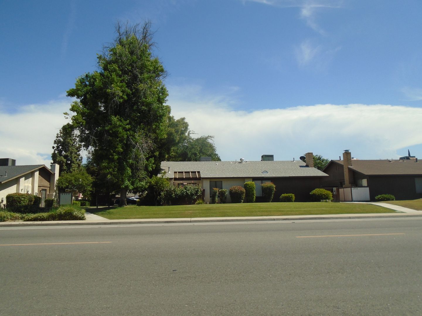 Bakersfield Apartment: 6812 N. HALF MOON DR A-D