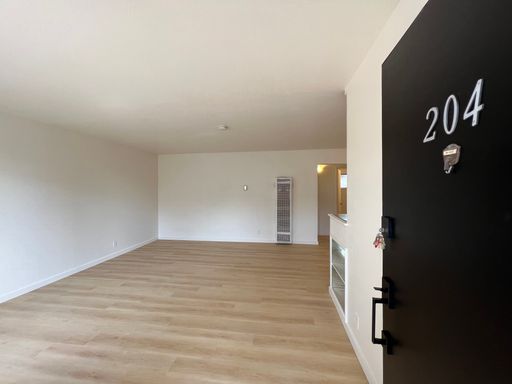 Spacious 1 Bedroom in Quiet Neighborhood – photo 1