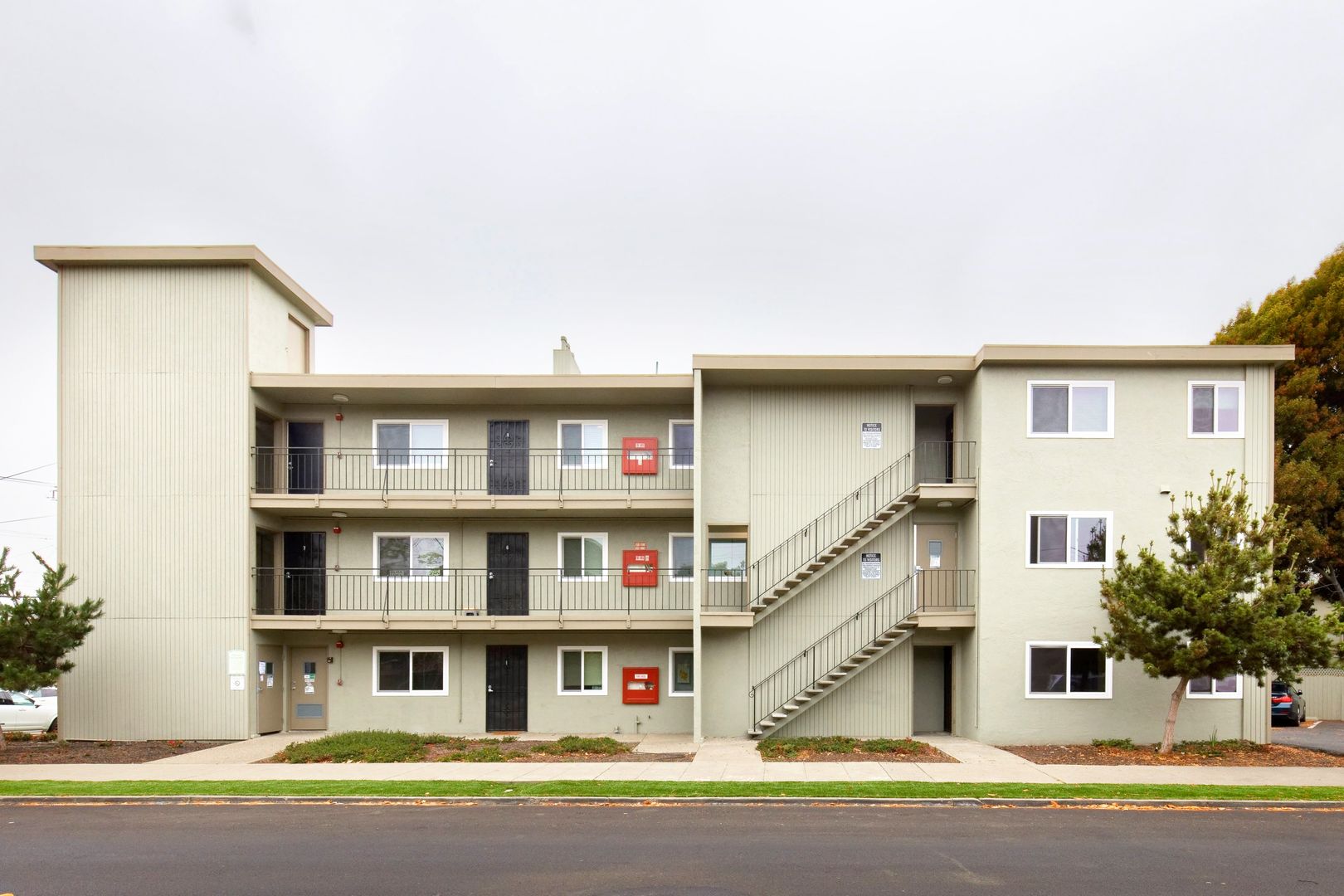 Berkeley Apartment: 1947 Oregon Street