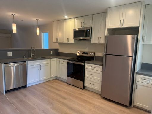 2 Bedroom Located in the heart of Lafayette Circle- Just Remodeled!
