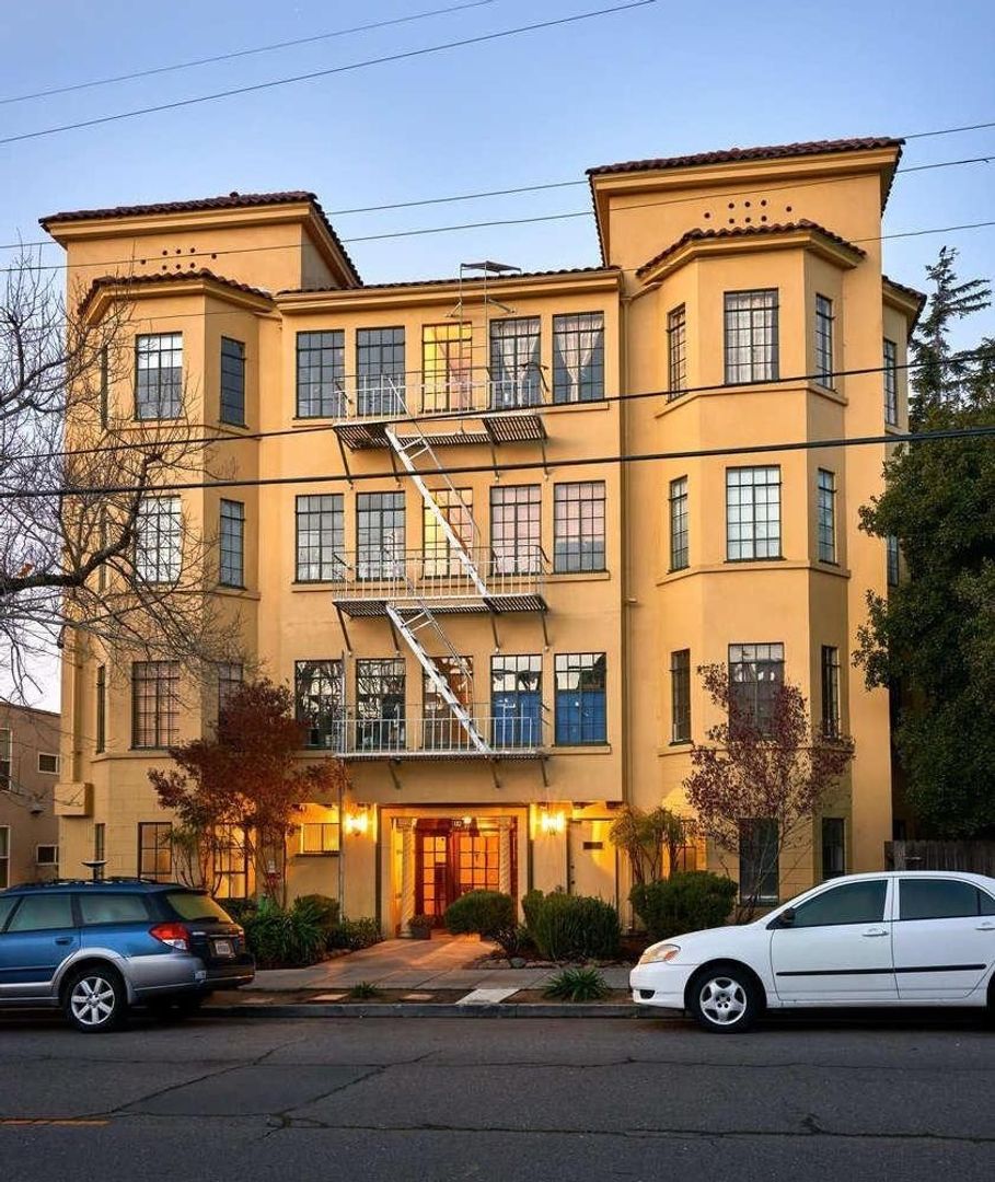 Berkeley Apartment: 1332 Shattuck Avenue