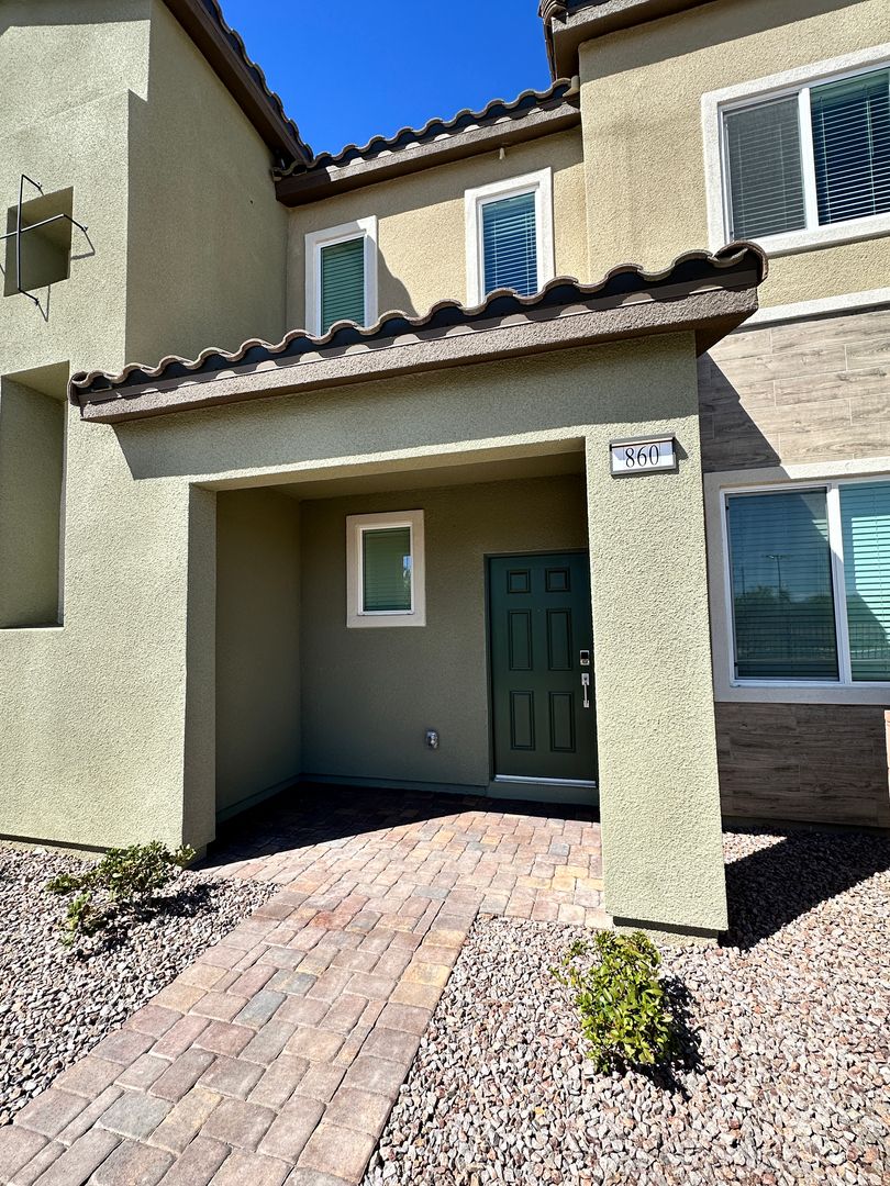 Henderson Townhome: 860 Angwin Lane