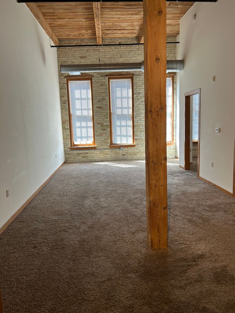 Racine Apartment: 134 Main St