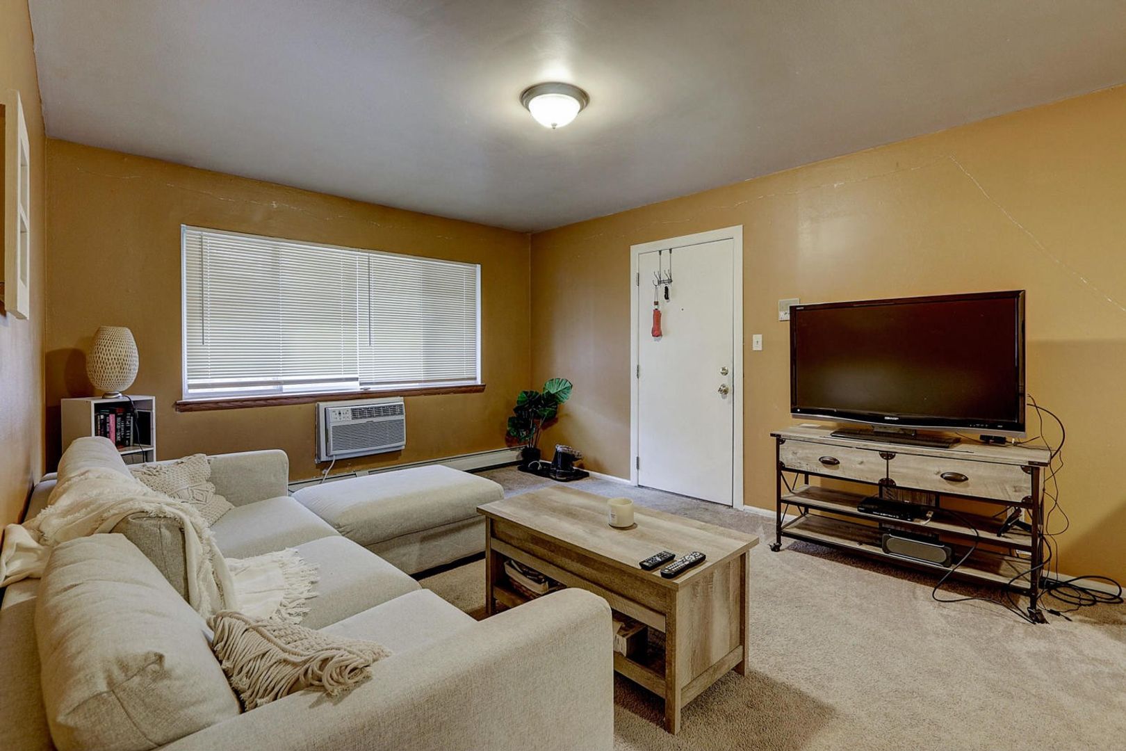 Milwaukee Apartment: 2335 N 1st Street