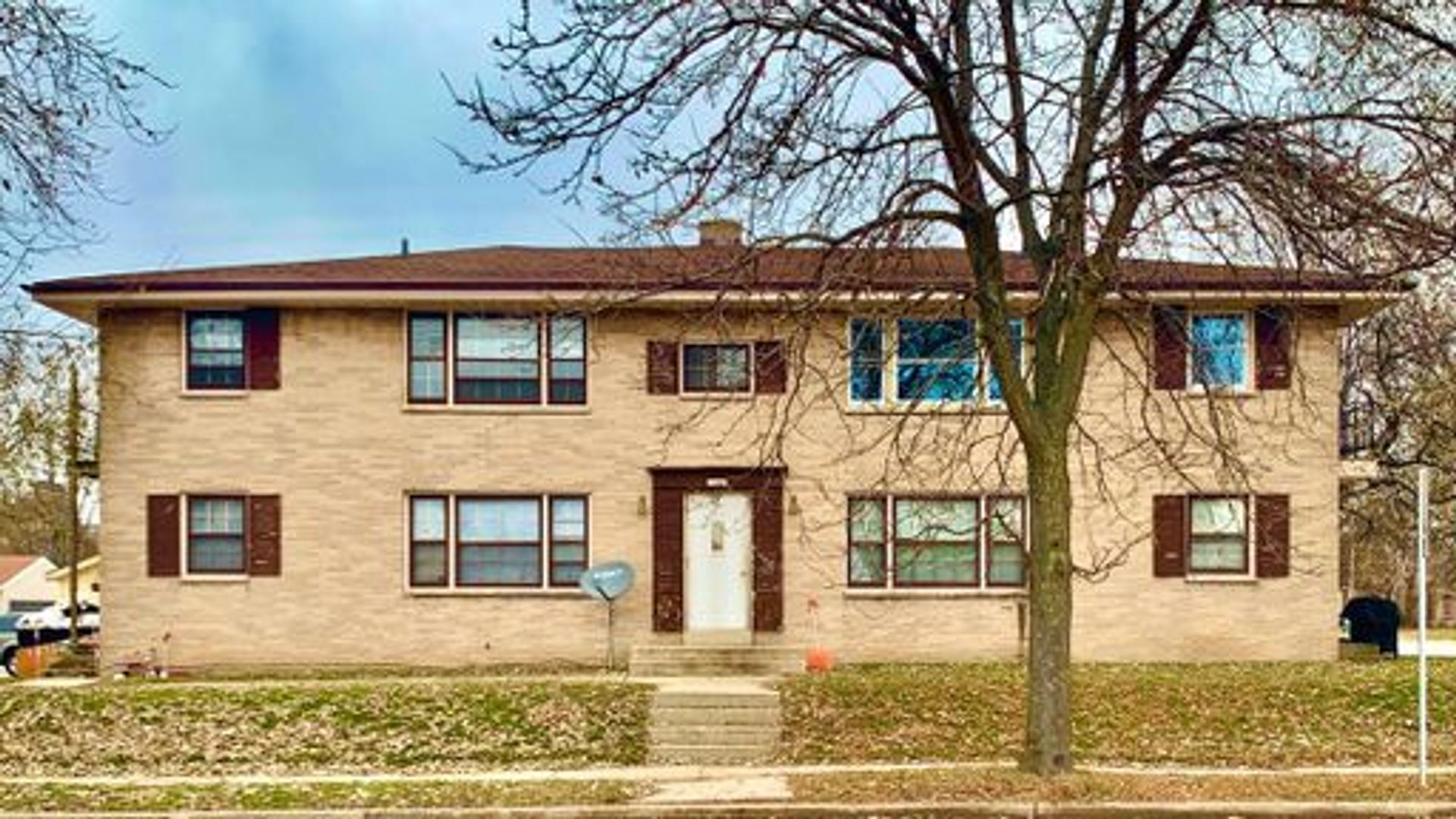 West Allis Apartment: 10827 W Grant St Apt. 2