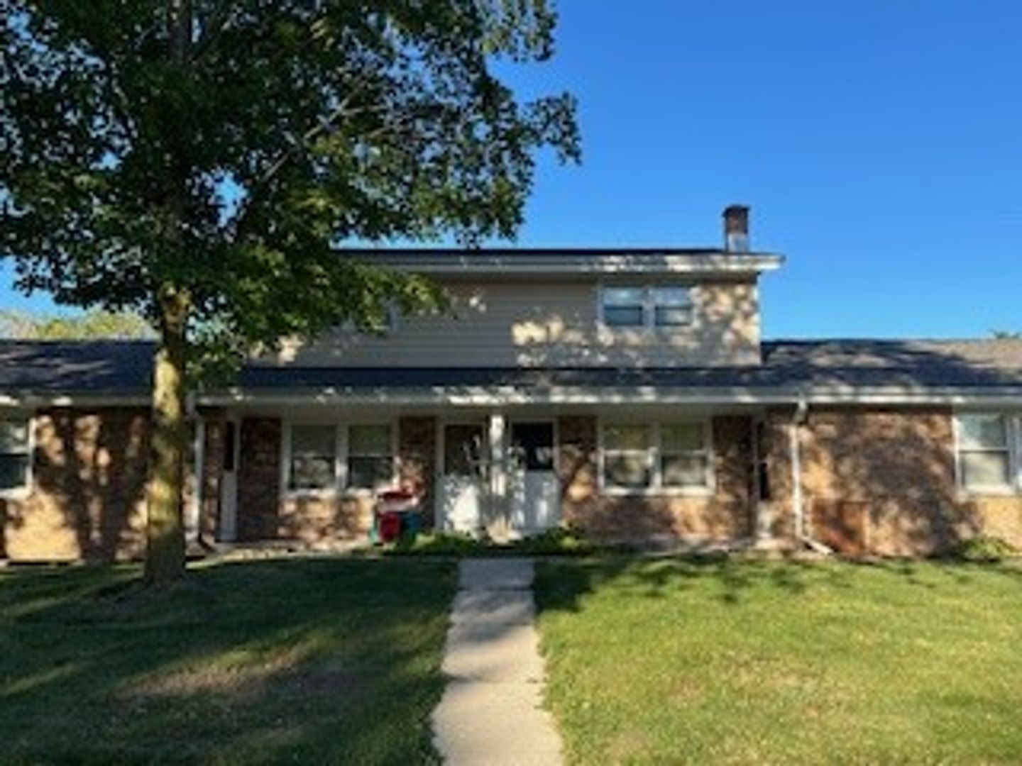 West Bend Apartment: 708-722 S River Road