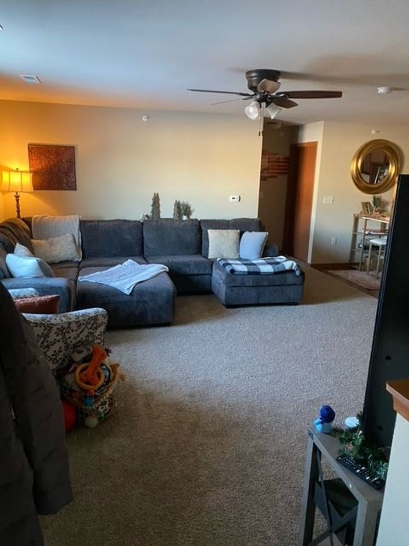 Jackson Apartment: W206 N16001-64 Stonebrook Dr