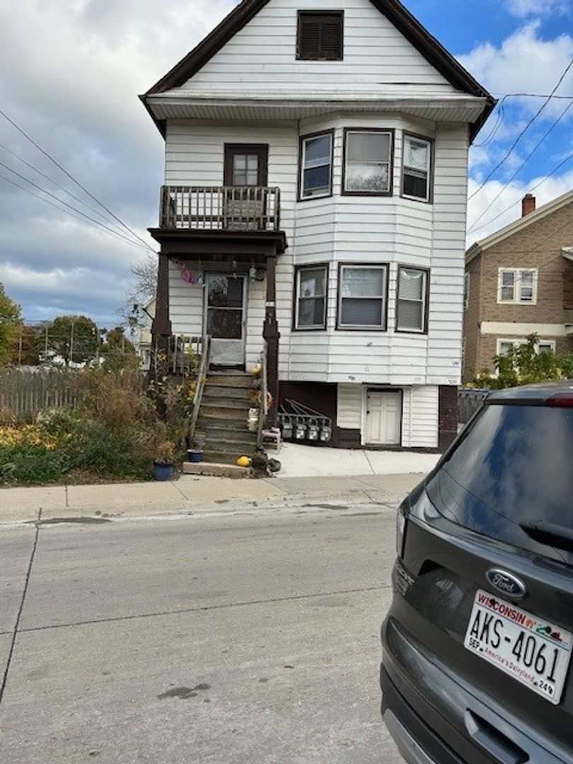 Milwaukee Apartment: 1818 N. Pulaski Street- Unit #2