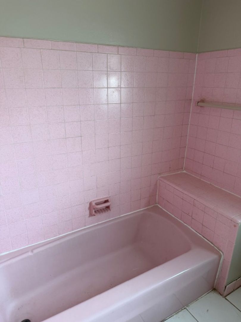 Milwaukee Apartment: 7111-13 W Brentwood Ave