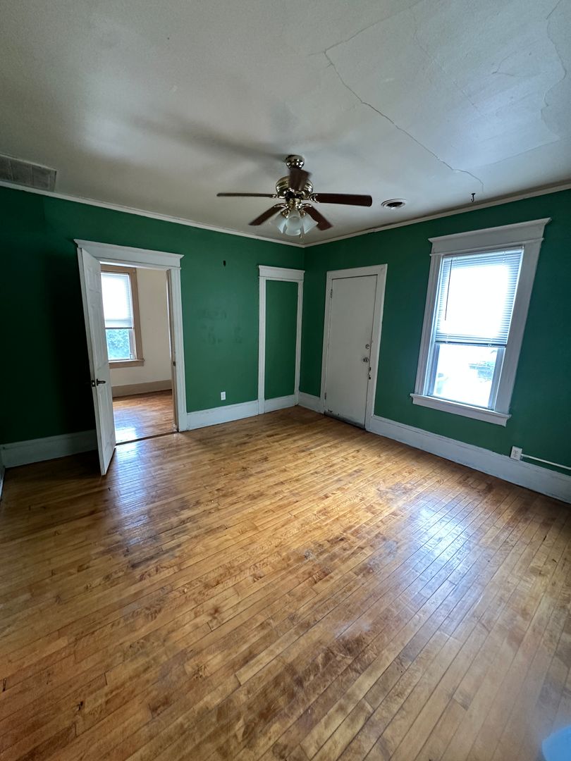 Milwaukee Apartment: 1818 N. Pulaski Ave - Unit #4