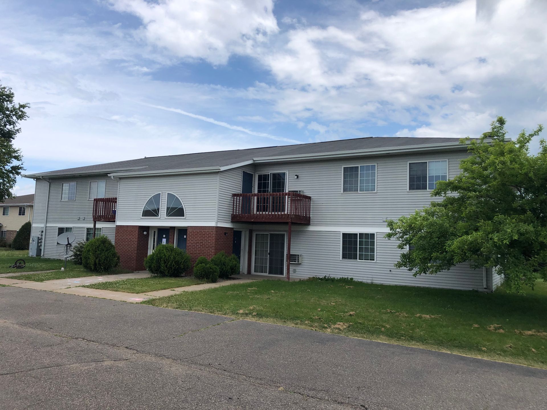 Antigo Apartment: 2409 Charlotte Court